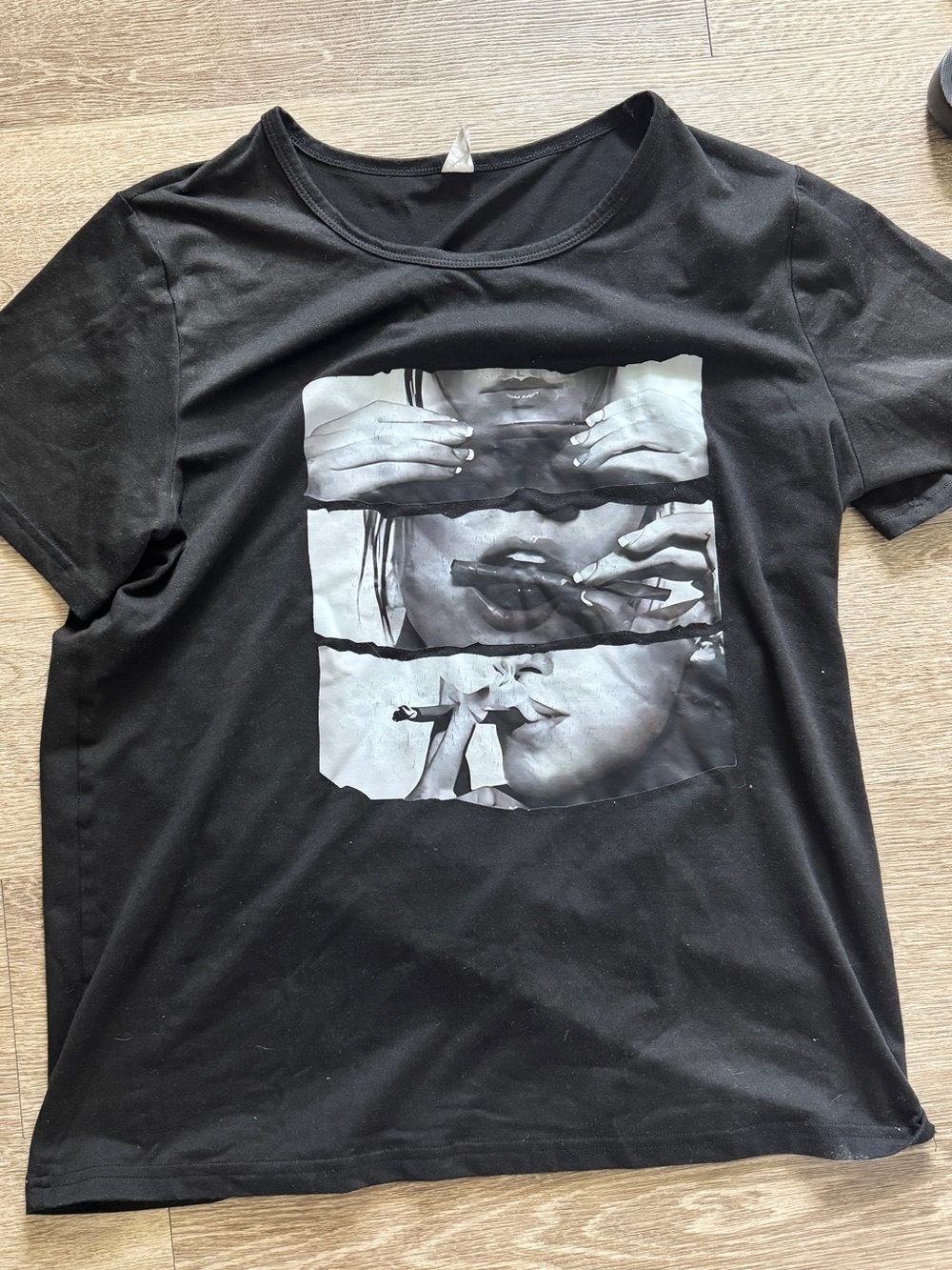 Source Unknown Black Short-Sleeve Graphic Crewneck Tee